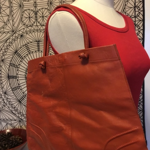 Vintage Hand Bag Satchel/Hobo Bag Light Brown Snap Closure Handles Size M - Picture 2 of 5